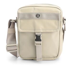 Lululemon wanderlust crossbody 2L trench